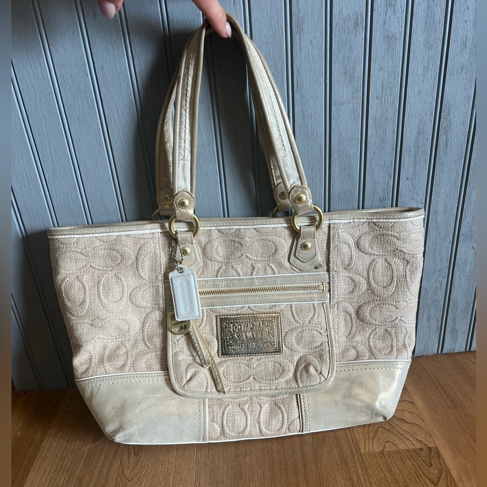 COACH Poppy Signature Straw Tote Bag Gold Shimmer CreamStrawWhitePatentLeather